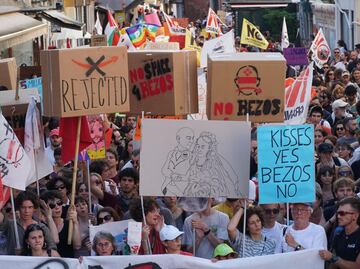 Protestan en Venecia contra Jeff Bezos tras su boda: “No hay espacio para multimillonarios”