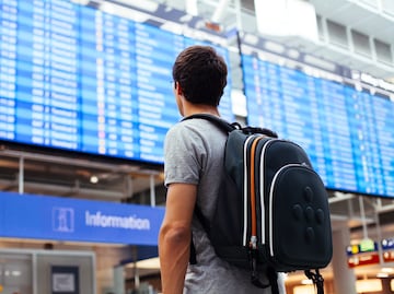 Viajes en avión: ¿Qué es el artículo personal y qué objetos están prohibidos en él?