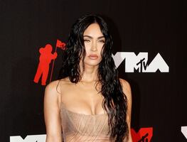 Megan Fox destila sensualidad con la tendencia 'sin pantalón' en California
