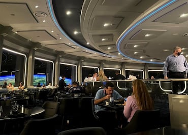 Space 220, el restaurante de Disney World para comer en el 'espacio'