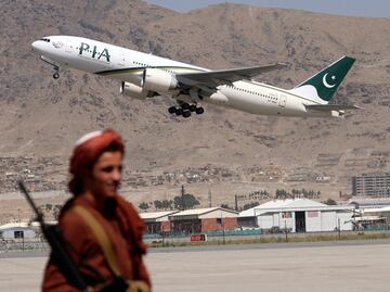 Talibanes advierten a EU sobre el uso del espacio aéreo afgano