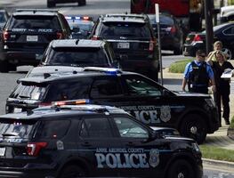 Policía rompe a llorar al ver en juicio cómo mató a joven afroamericano