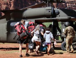 Hallan cuerpo de excursionista desaparecida en Gran Cañón durante inundación repentina. VIDEO