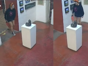 Turista causa indignación por orinar en plena galería de arte en Oaxaca