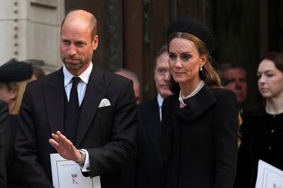 Tragedia en Londres: muere amigo del príncipe William y Kate tras caer desde una azotea; tenía 45 años