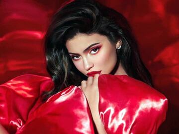 Kylie Jenner posa en lencería para presentar su nueva colección
