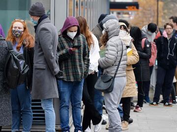 Reino Unido afronta tsunami por ómicron; más de 90 mil nuevos casos en un día