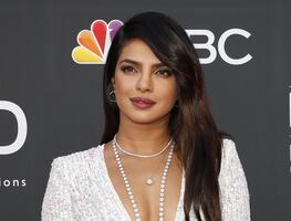 Priyanka Chopra luce irreconocible tras cirugías de nariz