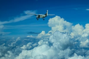 ¡Terror en el aire! Buscan avión desaparecido en Alaska con 10 personas a bordo