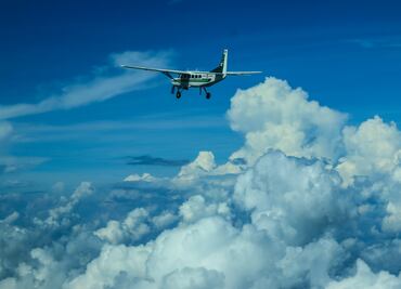 ¡Terror en el aire! Buscan avión desaparecido en Alaska con 10 personas a bordo