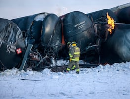 Descarrila tren con etanol en Raymond, Minnesota; ordenan evacuaciones masivas