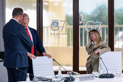 Trump humilla a Meloni y dice que le rogó por una foto y ella estalla: “Ni yo ni Italia suplicamos”