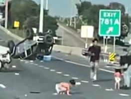Dos niños son expulsados de un automóvil tras un choque en Texas y sobreviven. VIDEO
