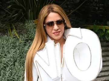 Shakira conquista corazones en París con elegante atuendo 'total white'