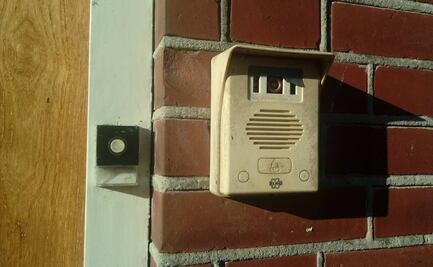 Hombre en EU dispara contra niño que tocó su timbre para hacerle broma