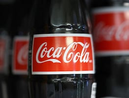 Coca-Cola retiene 9 millones de litros de bebidas tras posible contaminación