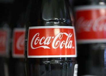 Coca-Cola retiene 9 millones de litros de bebidas tras posible contaminación