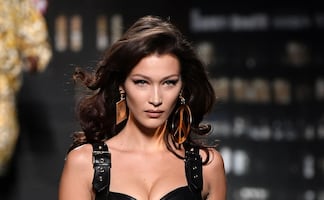 Los microbikinis con los que Bella Hadid presumió su figura irreal y encendió las redes