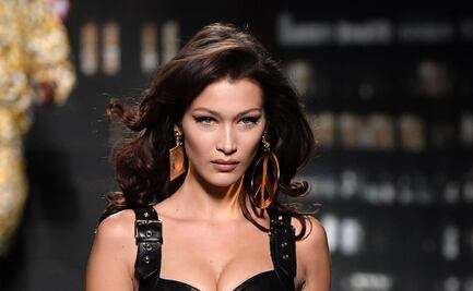 Bella Hadid se luce en lencería durante desfile de Rihanna