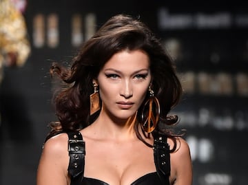 Los microbikinis con los que Bella Hadid presumió su figura irreal y encendió las redes