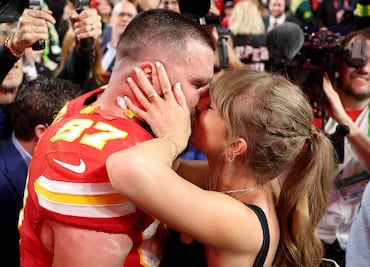 Así es el lujoso anillo de compromiso que Travis Kelce le dio a Taylor Swift… ¡No es un ‘paper ring!’