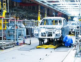 Partes de autos fabricadas en México y Canadá quedan exentas de los aranceles de Trump