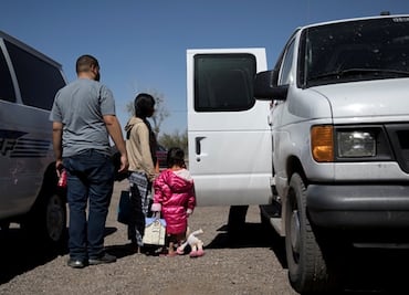Connecticut restringe apoyo a autoridades federales en detención de migrantes
