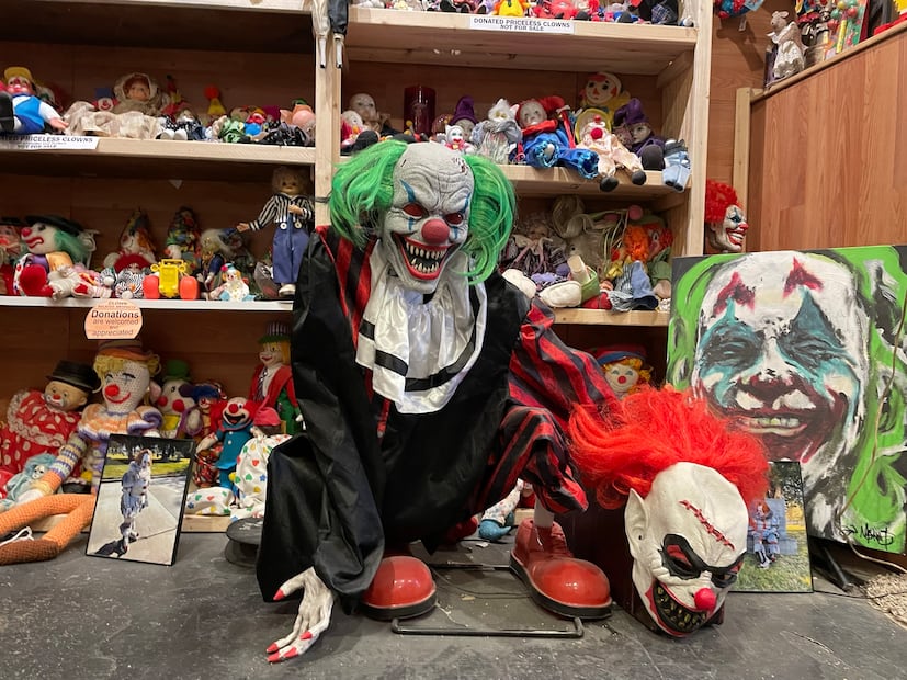 Clown Motel / Diana Espinoza