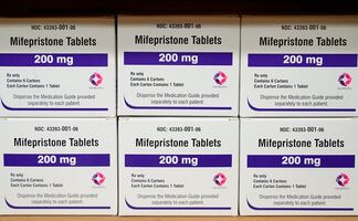 Florida recuerda a farmacias que vender píldoras abortivas es ilegal; advierte de sanciones penales