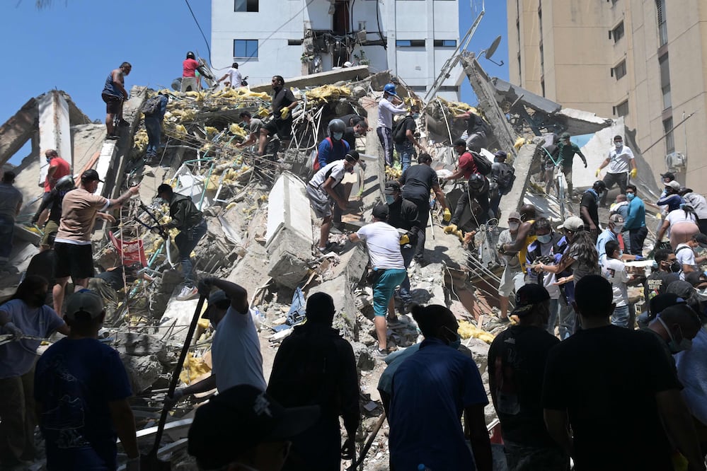 Colombia declara “desastre nacional” tras terremoto de 7.4 que deja más de 70 muertos. (Photo by Joaqu�n SARMIENTO / AFP)