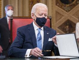 Biden ordena parar de construir muro con México