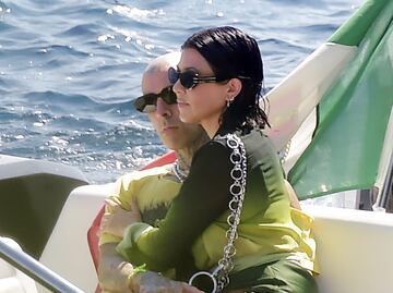 Kourtney Kardashian y Travis Barker se comprometen; así es su anillo