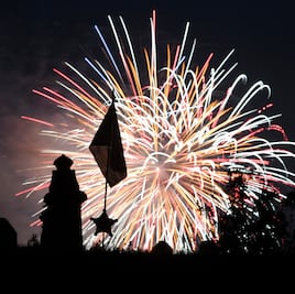 Tragedia en Día de la Independencia: Un muerto y 9 heridos por fuegos artificiales en Michigan