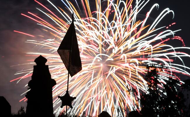 Tragedia en Día de la Independencia: Un muerto y 9 heridos por fuegos artificiales en Michigan