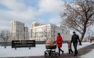 Ucranianos alistan kits de emergencia; se plantean huir o quedarse