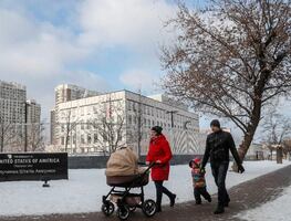 Ucranianos alistan kits de emergencia; se plantean huir o quedarse