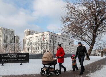 Ucranianos alistan kits de emergencia; se plantean huir o quedarse