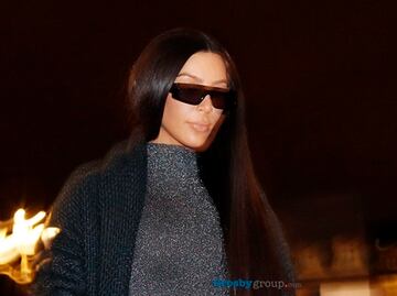 Kim Kardashian impacta con singular catsuit traslúcido en París
