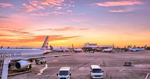 Empleado muere al transportar equipaje en aeropuerto de Carolina del Norte