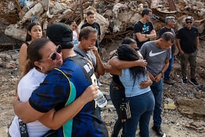 Venezuela niega reporte de sobrevivientes en La Guaira a un mes del doble sismo; pide no difundir rumores 