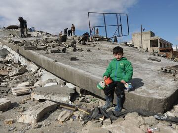 Suman más de 5 mil muertos tras terremotos en Turquía y Siria