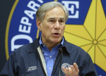 Gobernador de Texas ordena devolver a migrantes a puertos fronterizos