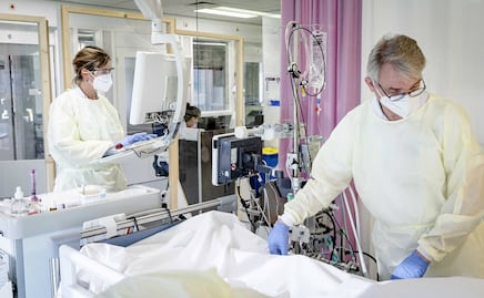 Ómicron se extiende a un ritmo sin precedentes, alerta la OMS