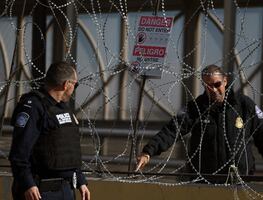 CBP refuerza seguridad ante investidura de Trump; colocan alambre de púas