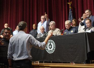 Tiroteo en Texas. Demócrata confronta a Abbot y critica "inacción" ante masacres