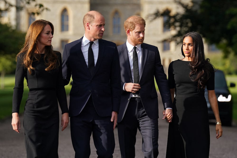 Están solos: la familia real le dará la espalda a Harry y Meghan si su regreso al Reino Unido fracasa. (Photo by Kirsty O'Connor / POOL / AFP)