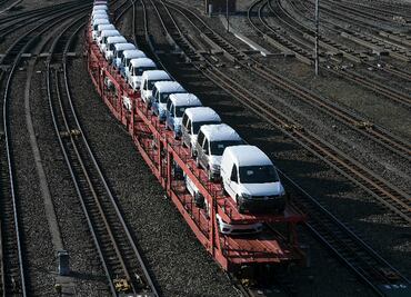 Toyota, VW, Subaru y Tesla suspenden producción en Norteamérica