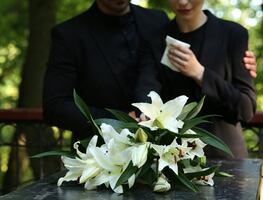 ¿Cuál es el proceso para traer cuerpos en ataúdes o cenizas en urnas a Estados Unidos?