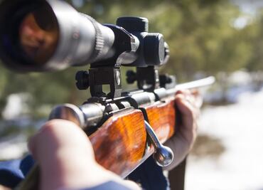 Hombre amenazó a familia afroamericana por alquilar cerca de su casa