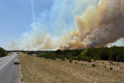 Texas en llamas: incendio arrasa 200 km² en menos de un día y obliga a evacuar